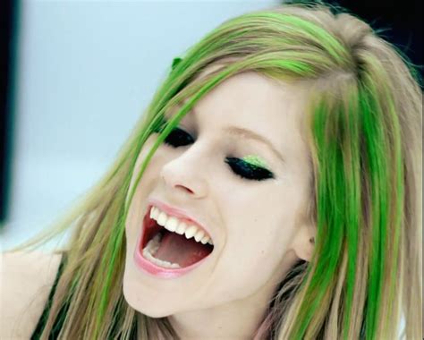 avril lavigne naked|Avril Lavigne Naked (34 Photos)